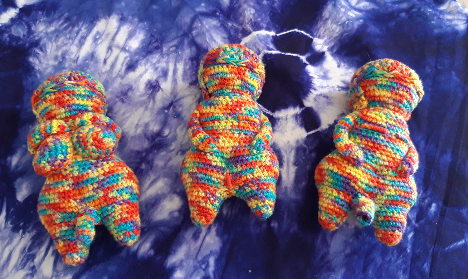 Opere ad uncinetto, veneri queer